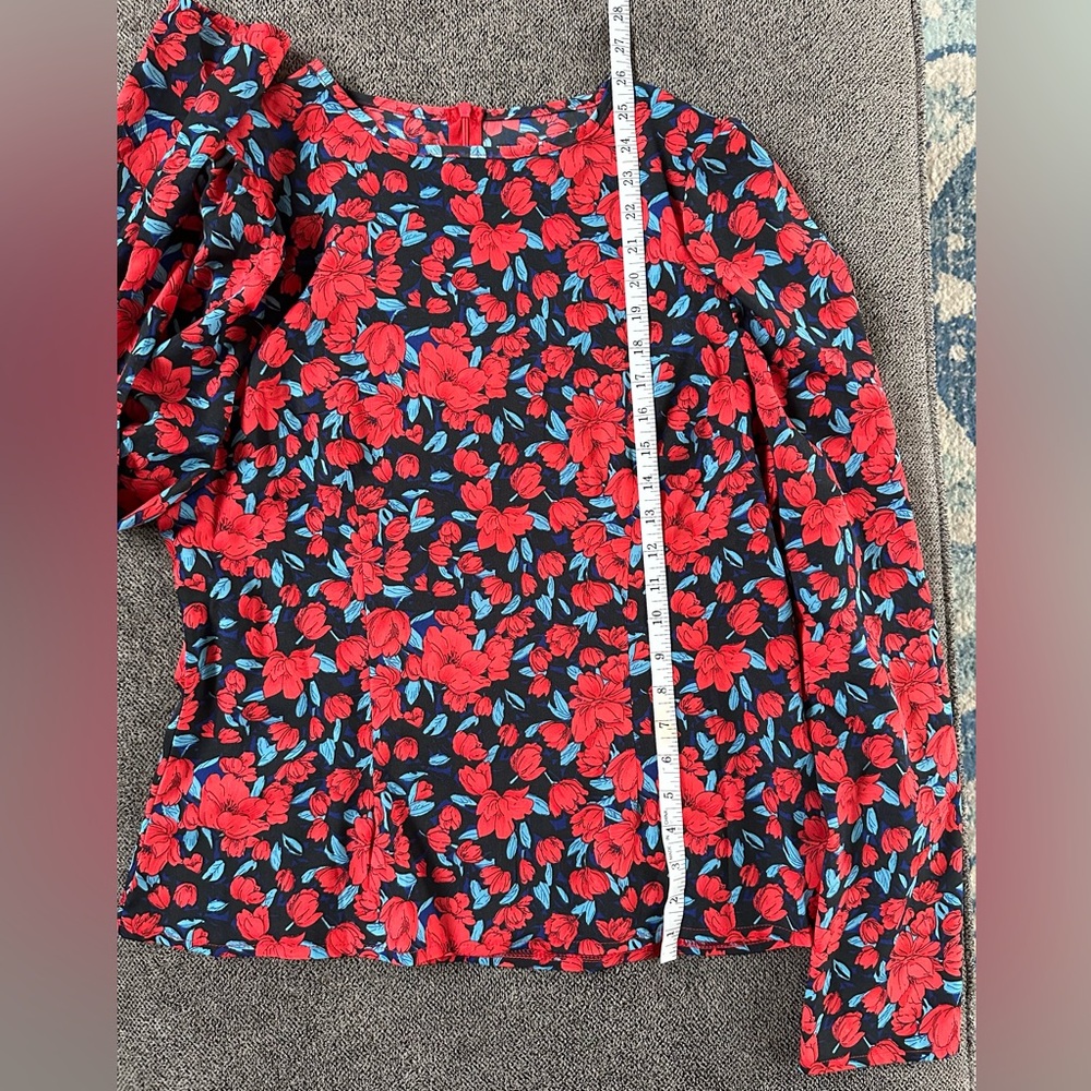 Such a cute long sleeve top blouse. Size extra large.
